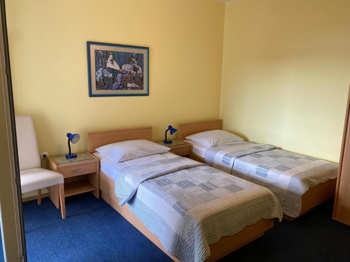 Family Apartments Vesna- 100 M Beach -Center ซริกเวนิซา ภายนอก รูปภาพ