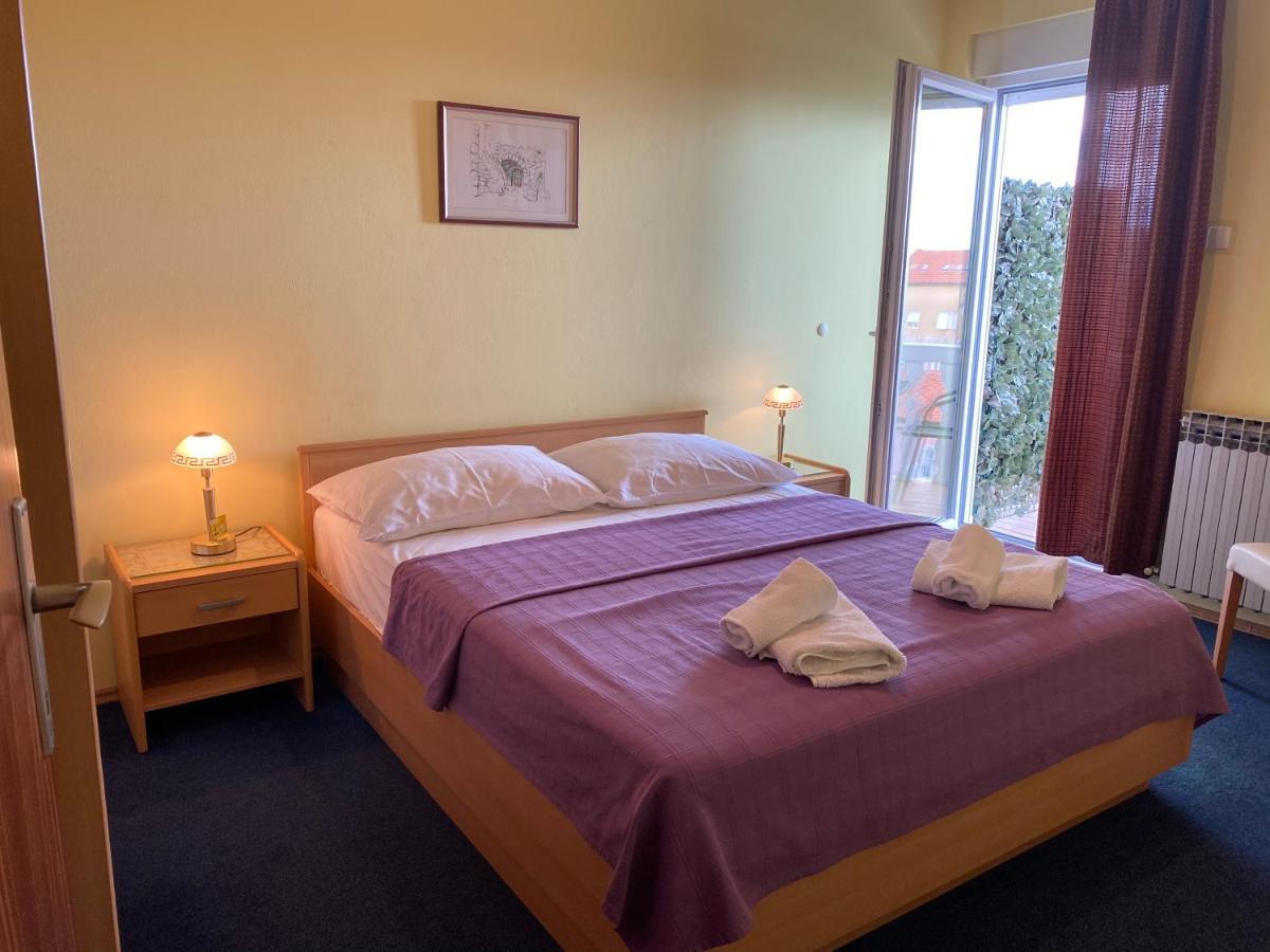 Family Apartments Vesna- 100 M Beach -Center ซริกเวนิซา ภายนอก รูปภาพ