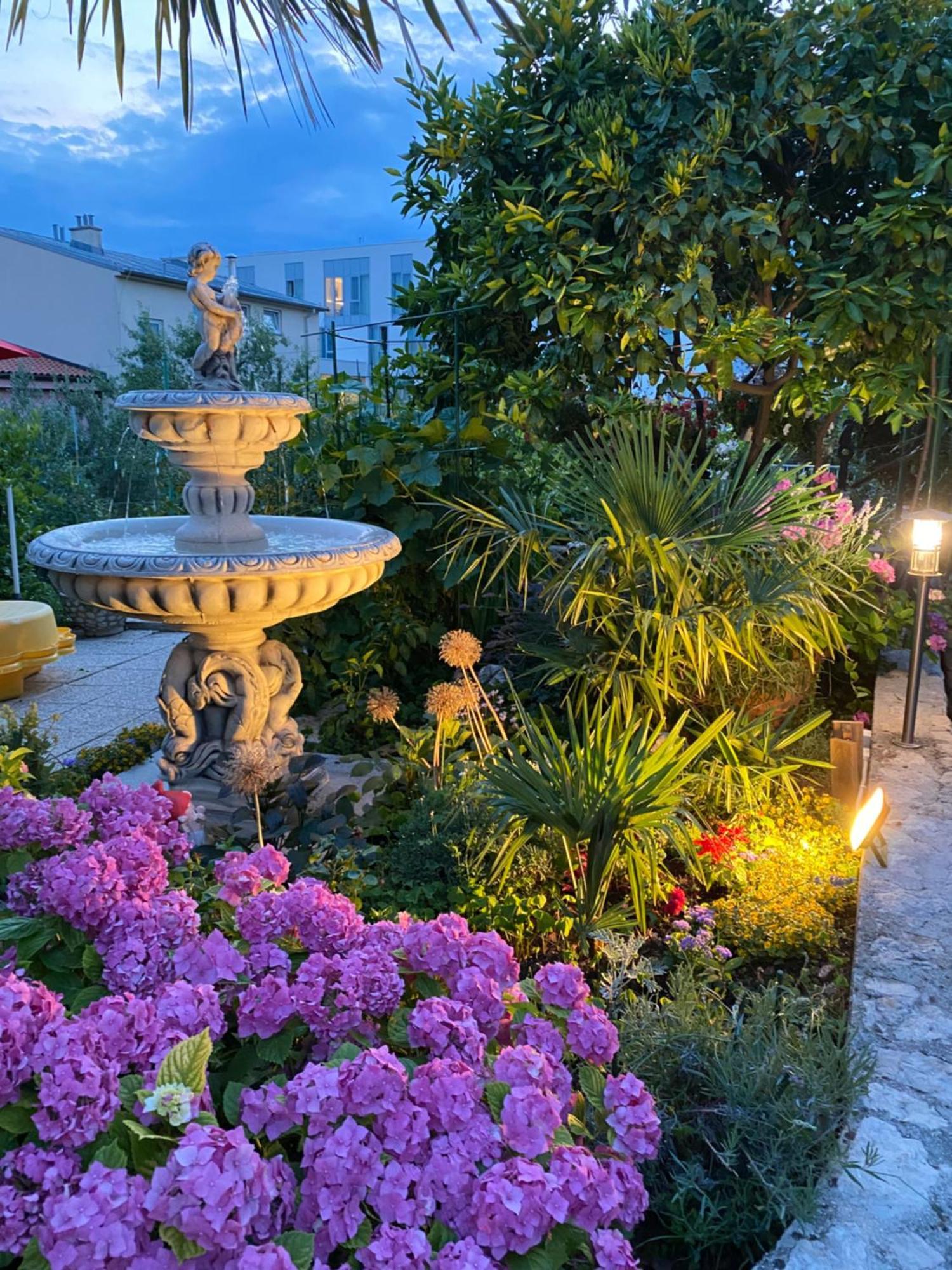 Family Apartments Vesna- 100 M Beach -Center ซริกเวนิซา ภายนอก รูปภาพ